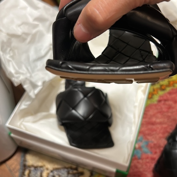 Bottega Veneta lido sandals mail heels black in color - Picture 6 of 8